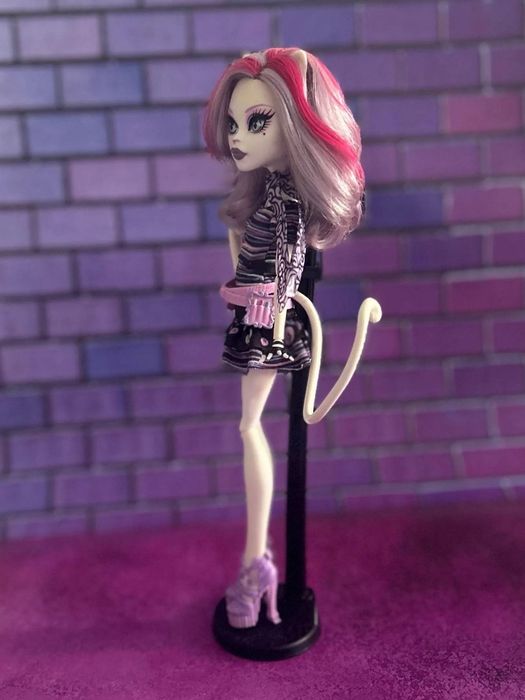 papusa monster high Catrine DeMew