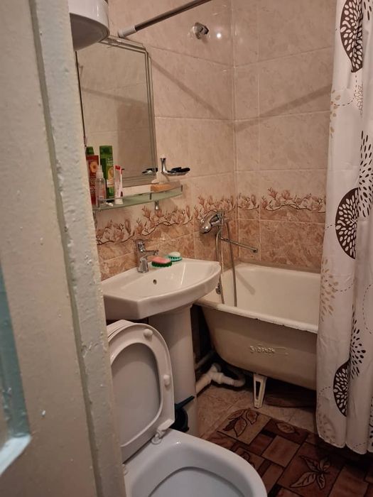 Продаётся  2хкомнатная квартира 2ой этаж сквозная. 24000дол