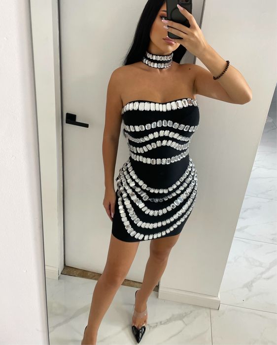 Rochie cu pietre si colier
