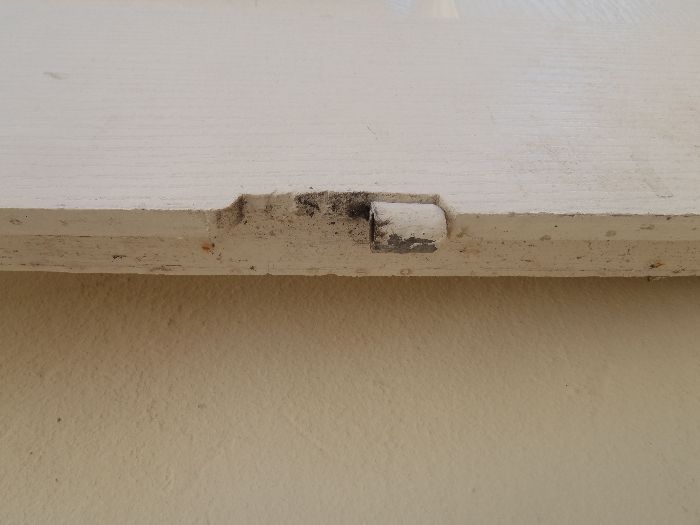 Бяла интериорна врата с брава със заключване