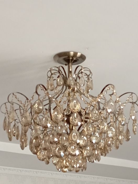 Люстра отличный почти новый