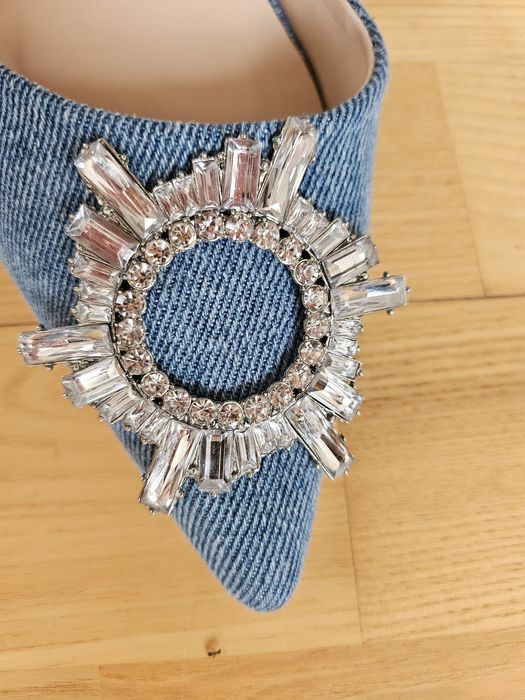 Sandale denim cu ornament din strassuri