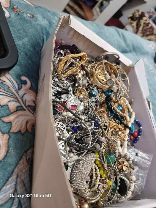 Vand lot bijutetii vintage 6 kg580ron