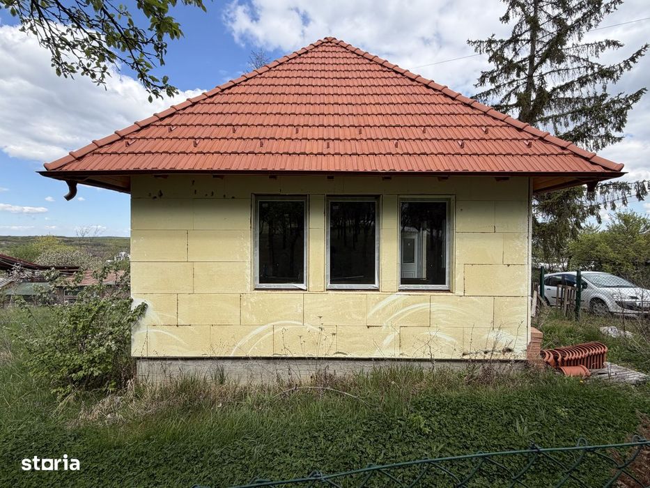 Casă Construcție Nouă în Cristur, 500 mp teren cu utilități și asfalt