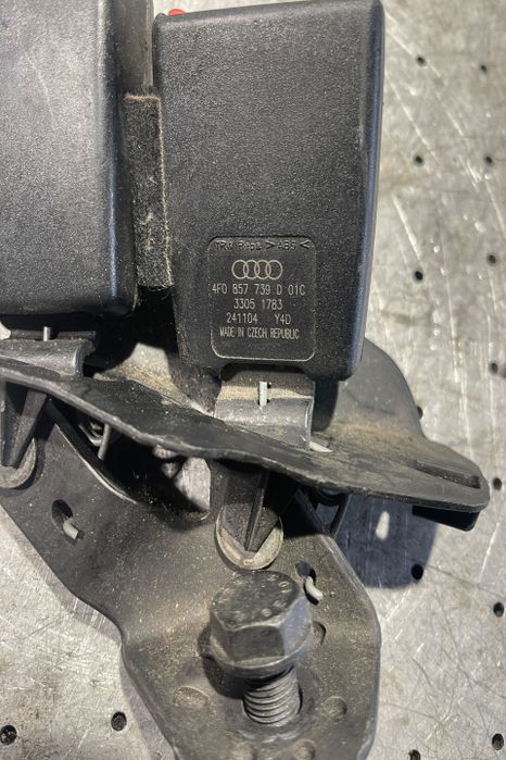Teaca spate centrala 4F0 857 739 D 01C Audi A6 4F/C6