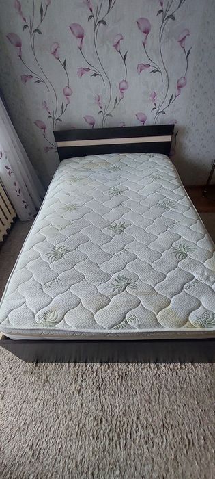 Продам кровать с матрасом 1,2×1,9 м