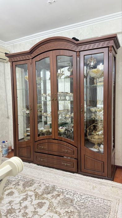 Стенка камот,ореховый  темно коричневый цвет,в идеальном состояние .