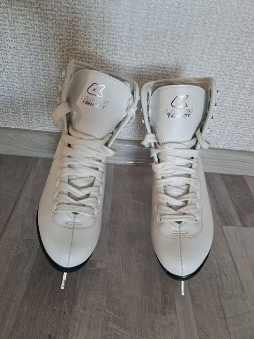 Коньки фигурные 35