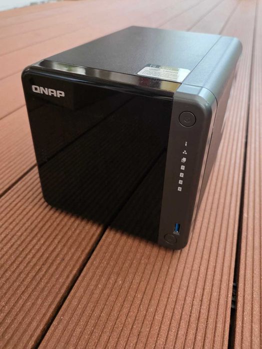 QNAP TS-453D NAS  cu HDD si RAM extra