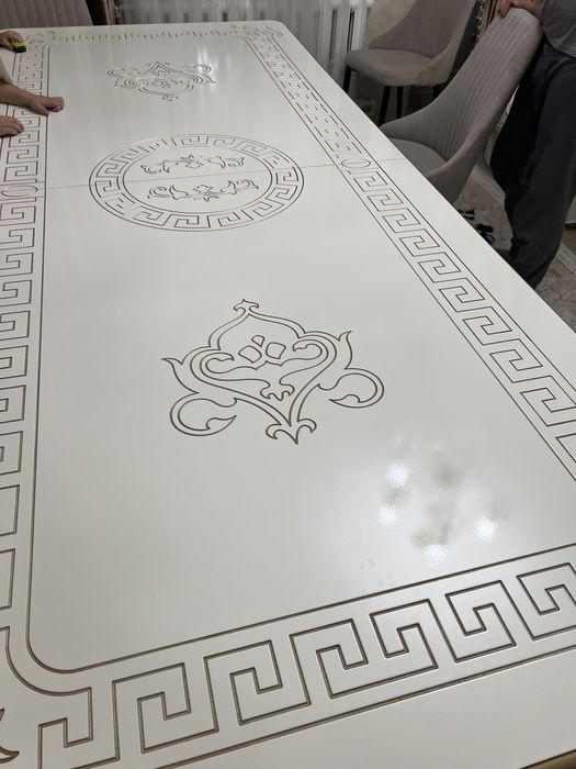 Стол для гостиной