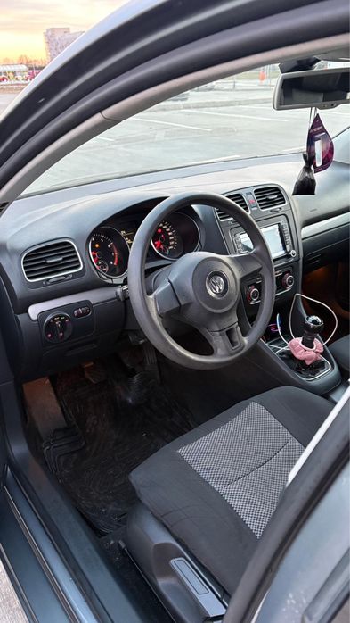 Vând Golf 6 2010.