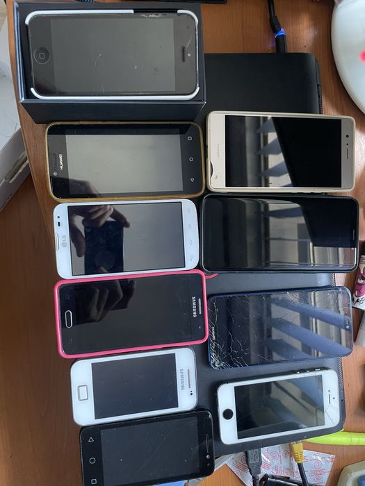 Vand telefoane smart folosite