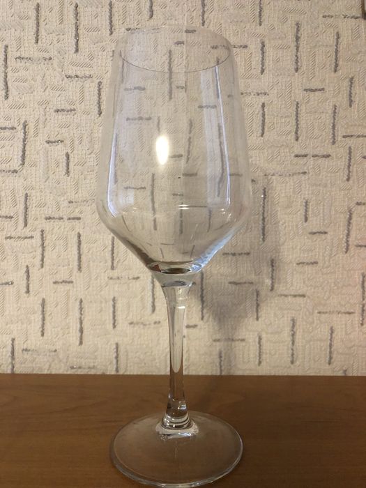 Чаши за шампанско,вино,уиски,бира.