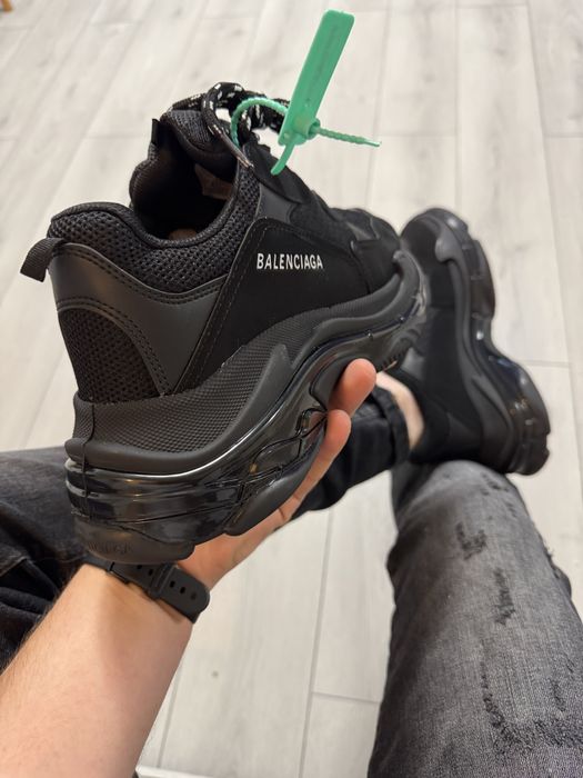 Adidasi Unisex Balenciaga Triple S Negru!