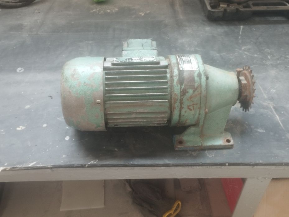 Продам электромотор редуктор