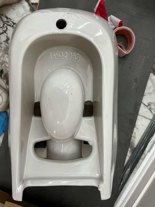 Конзолна тоалетна чиния Ideal Standard Tesi с биде, 100 евро