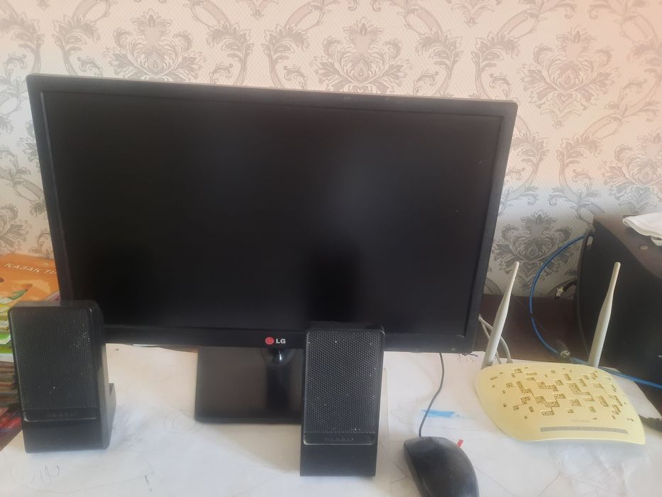 Монитор, процессор, мышка, батарея, шнурларымен бірге