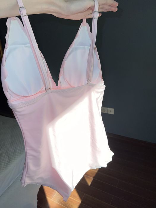 Купальник женский в нежно розовом цвете с фестонами по краям