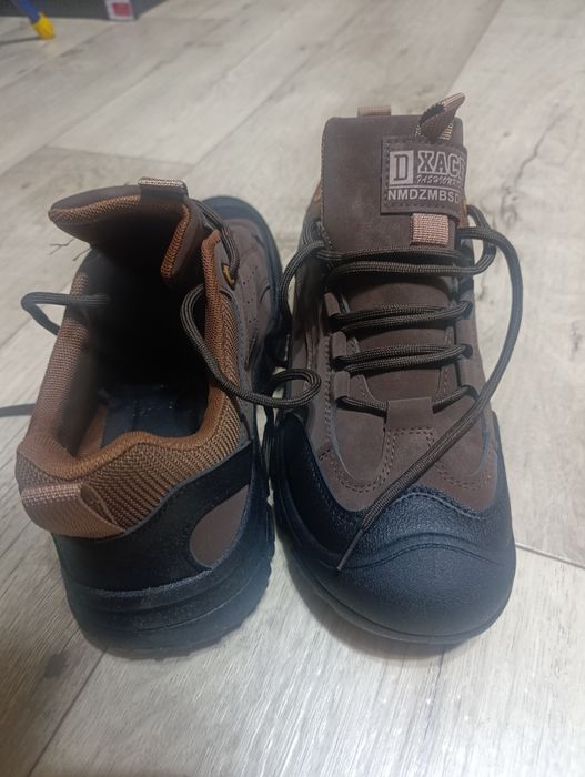 Продам кроссовки