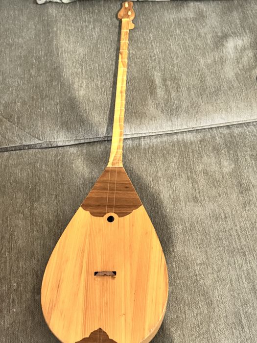 Домбра из дерева