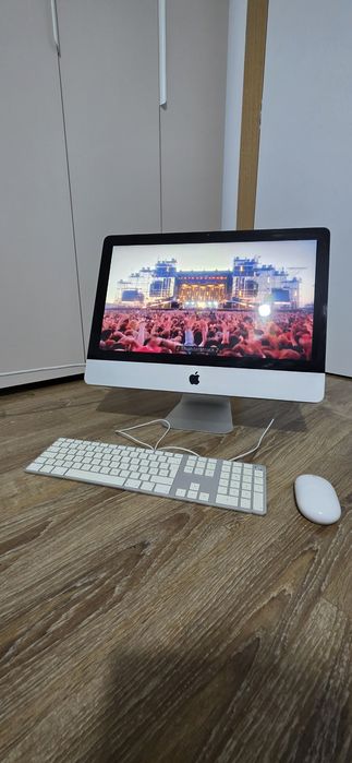 iMac 21.5 inch cu tastatura si mouse Apple