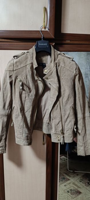 Продам женскую курточку Mango