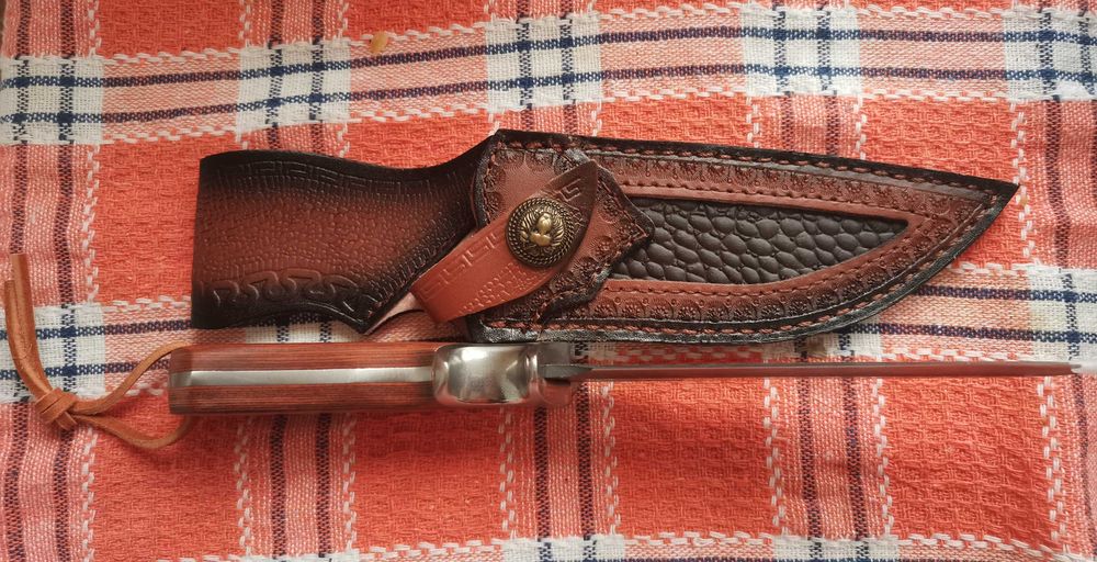 Ловен нож дамаска стомана сърцевина VG10 кожена кания