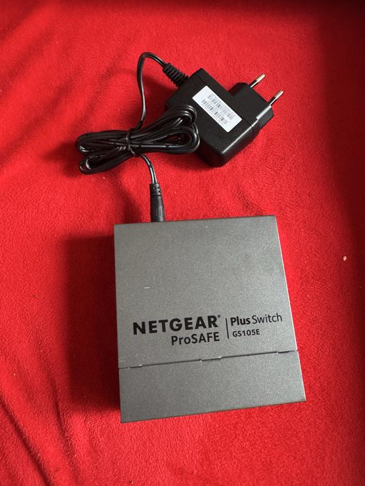 switch de rețea — NETGEAR ProSAFE Plus Switch GS105E.