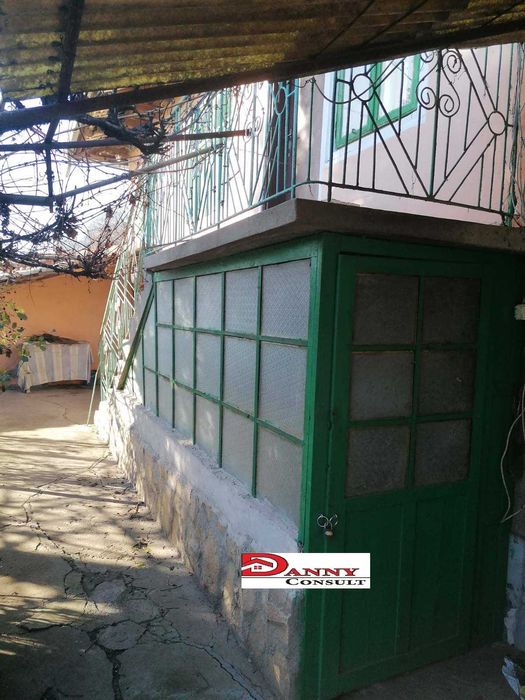 Къща с двор в с. Обединение, обл. Велико Търново