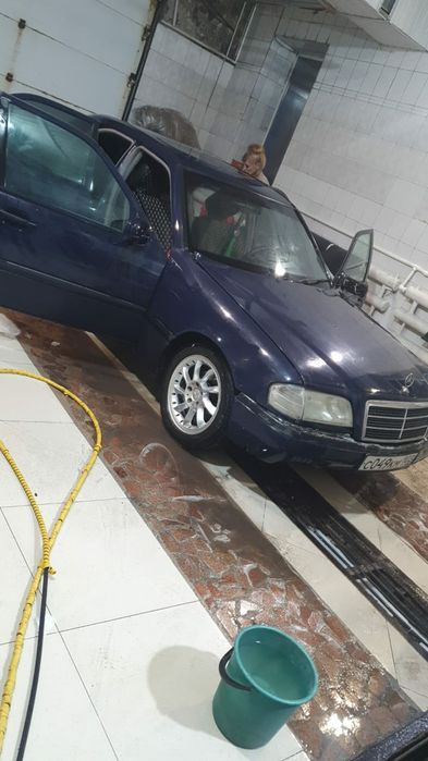 Продаем  мерседес.. есть варианты.