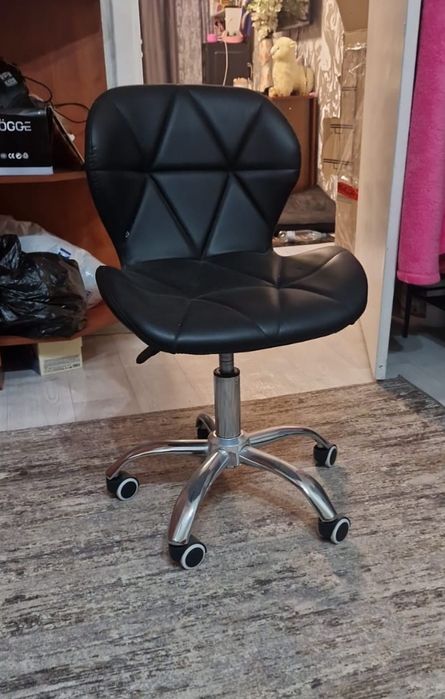 Продам стул офисный