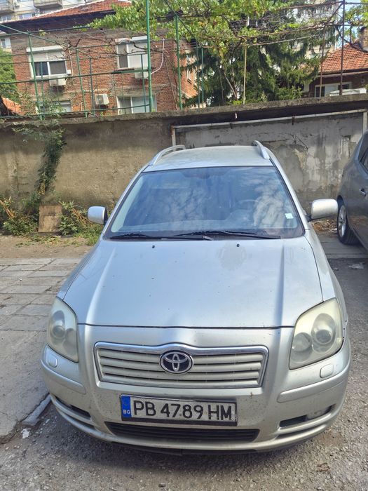 Продавам Тойота Авенсис