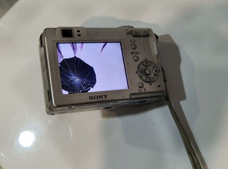 Aparat foto  / camera Sony cu display spart