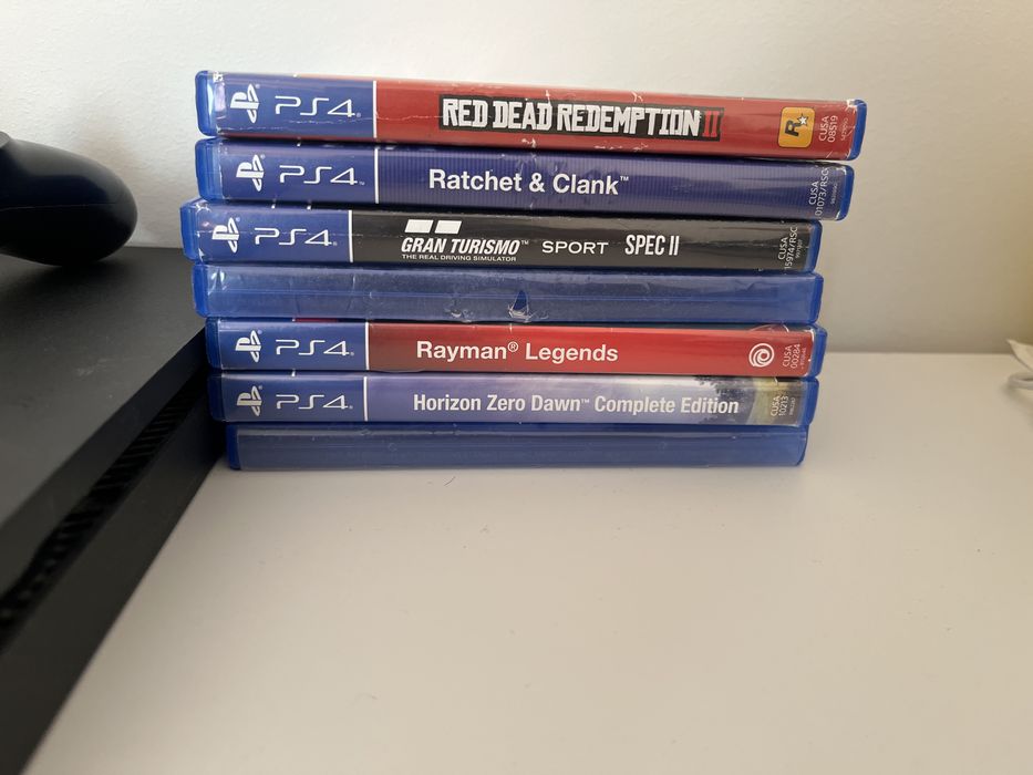 Пс 4 бу состояние продам вместе с играми