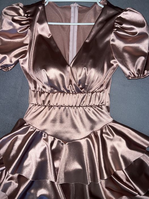 Rochie roz cu volanase