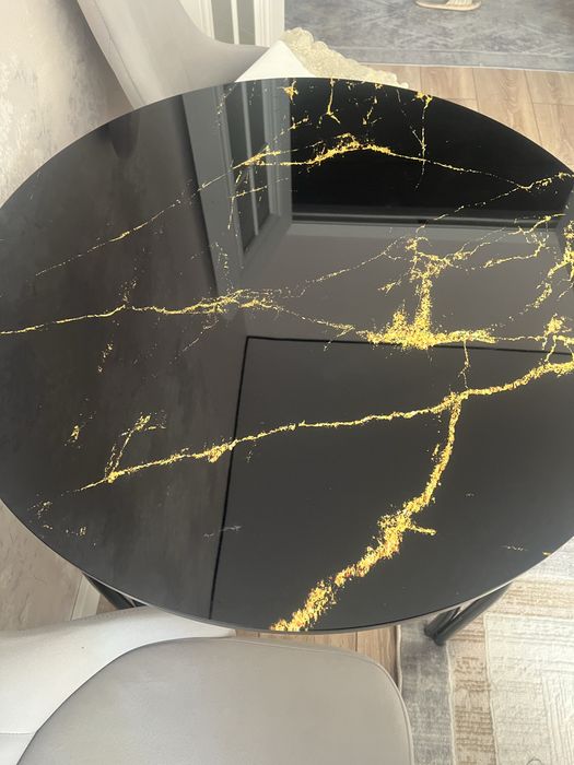 Продам стол новый