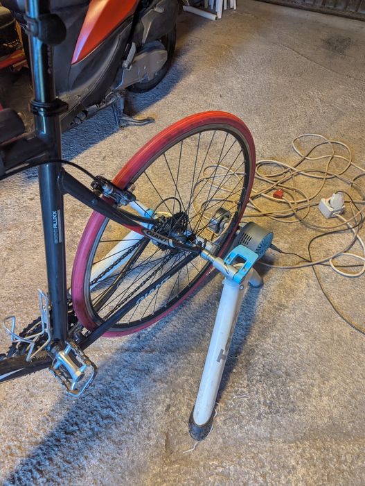 Smart Trainer Tacx Flow Smart (Zwift/Rouvy) + Roată spate completă dedicată