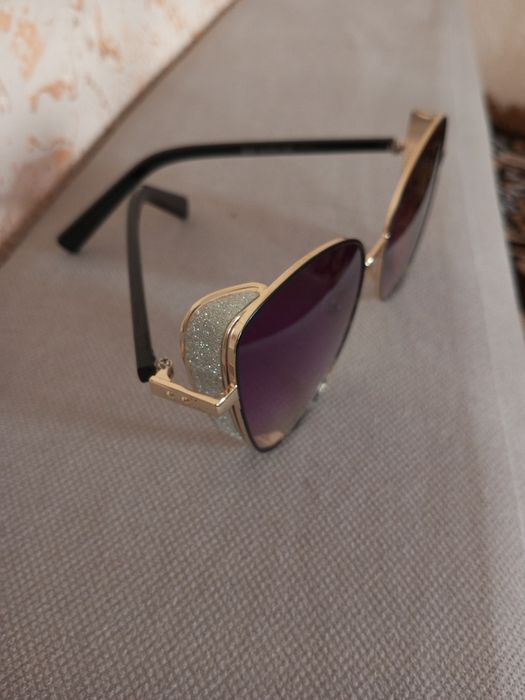 Очки солнцезащитные