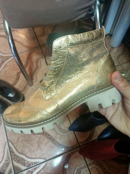 Vând încălțăminte de dama