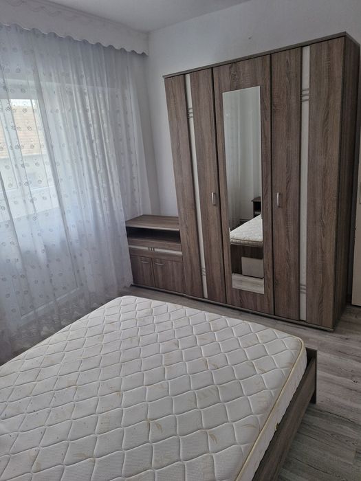 Apartamen 3 camere de închiriat, zonă Centrală