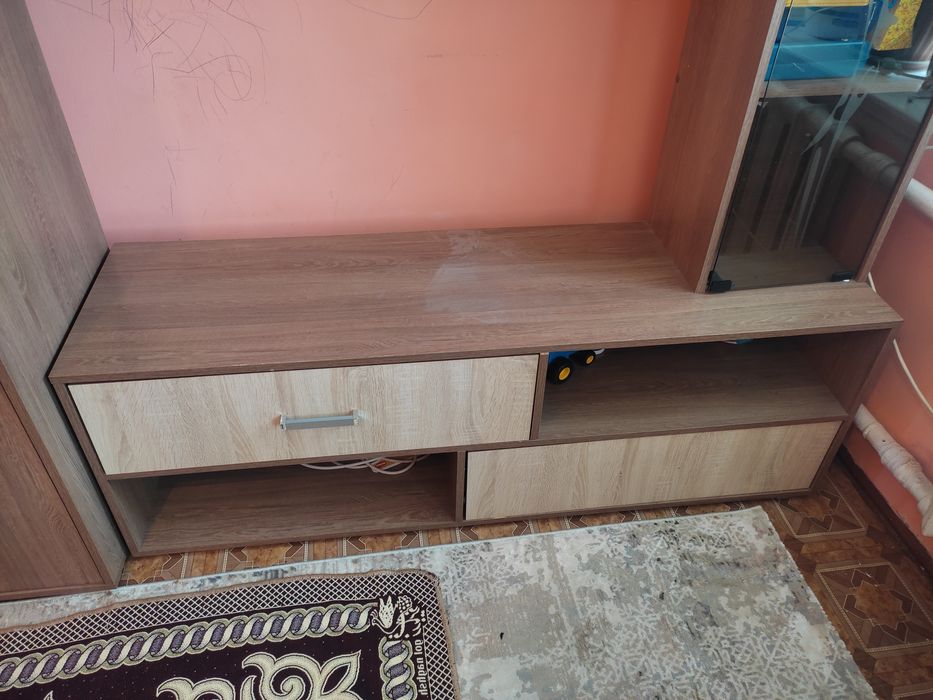 Мебель для гостиной (стенка,горка)