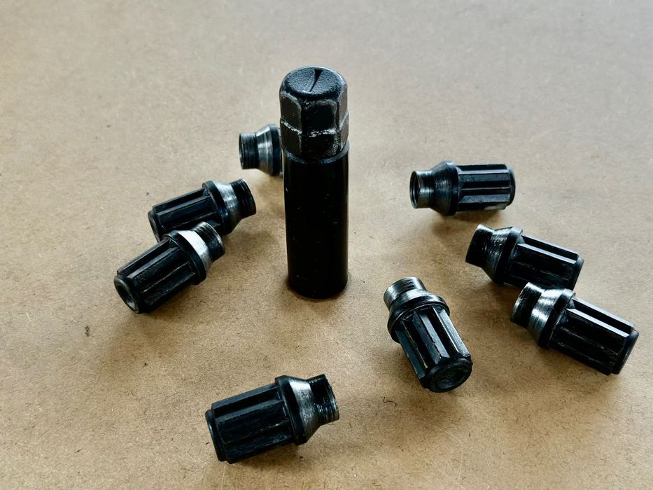 Секретни болтове за Тойота