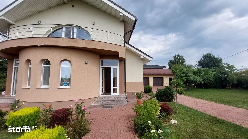 Casă cu 6 camere și garaj, gata de utilizare