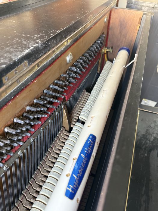 Pianină foarte veche