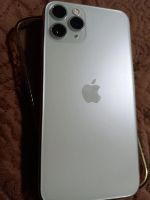 Iphone 11 pro capacitate bateriei este de 70%