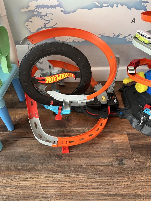 Продам парковку Hotweels