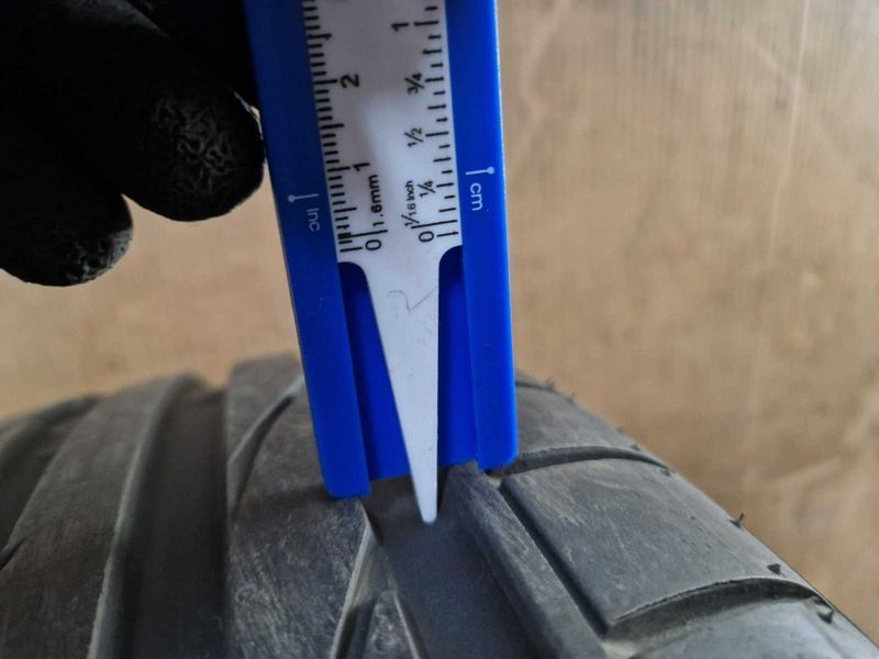 2 Bridgestone R18 225/45
летни гуми
DOT2818