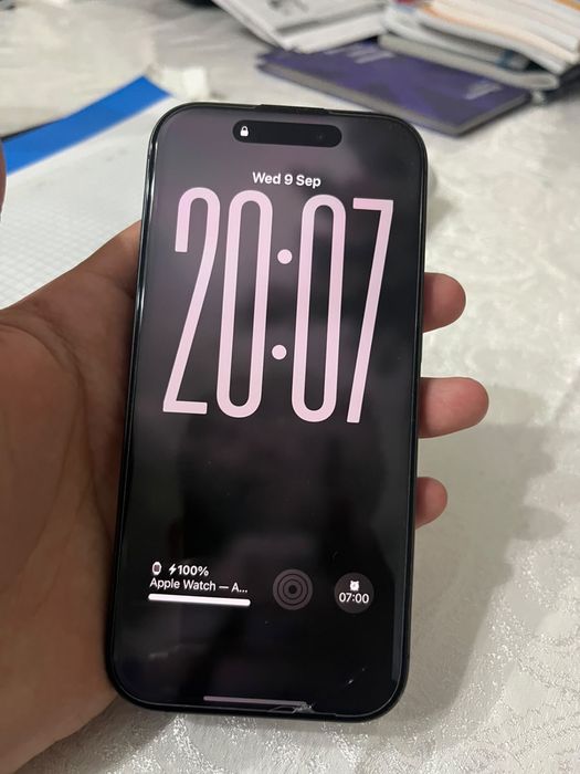 Iphone 17 с оригинал ным чехлом