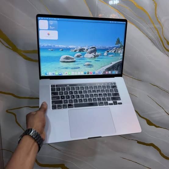 Macbook pro 16 dyum m1pro silver 32/1tb
