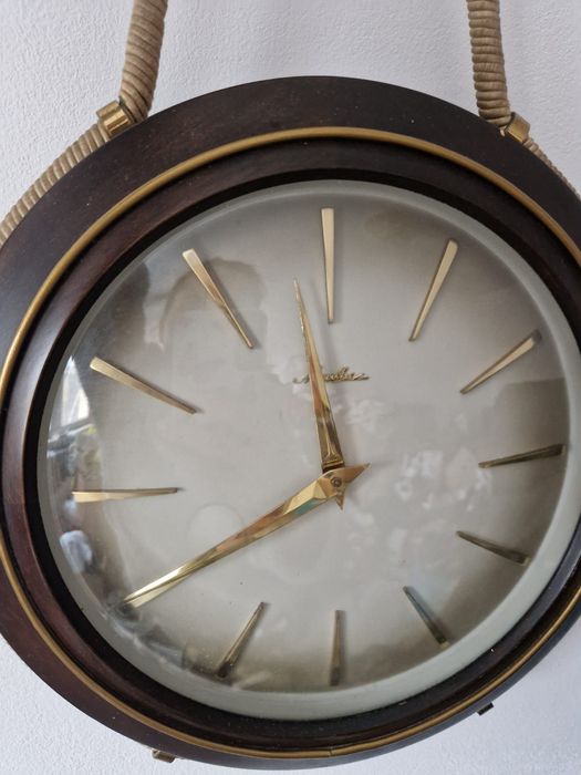 Ceas mecanic de perete